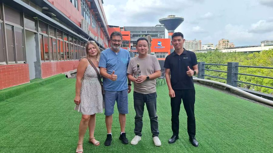 International customers on a rooftop visit with LIONSHEE